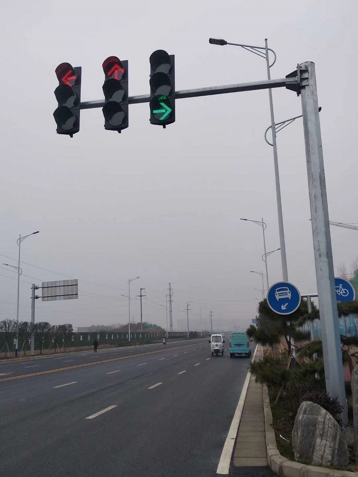 紅(hóng)綠燈杆1.jpg